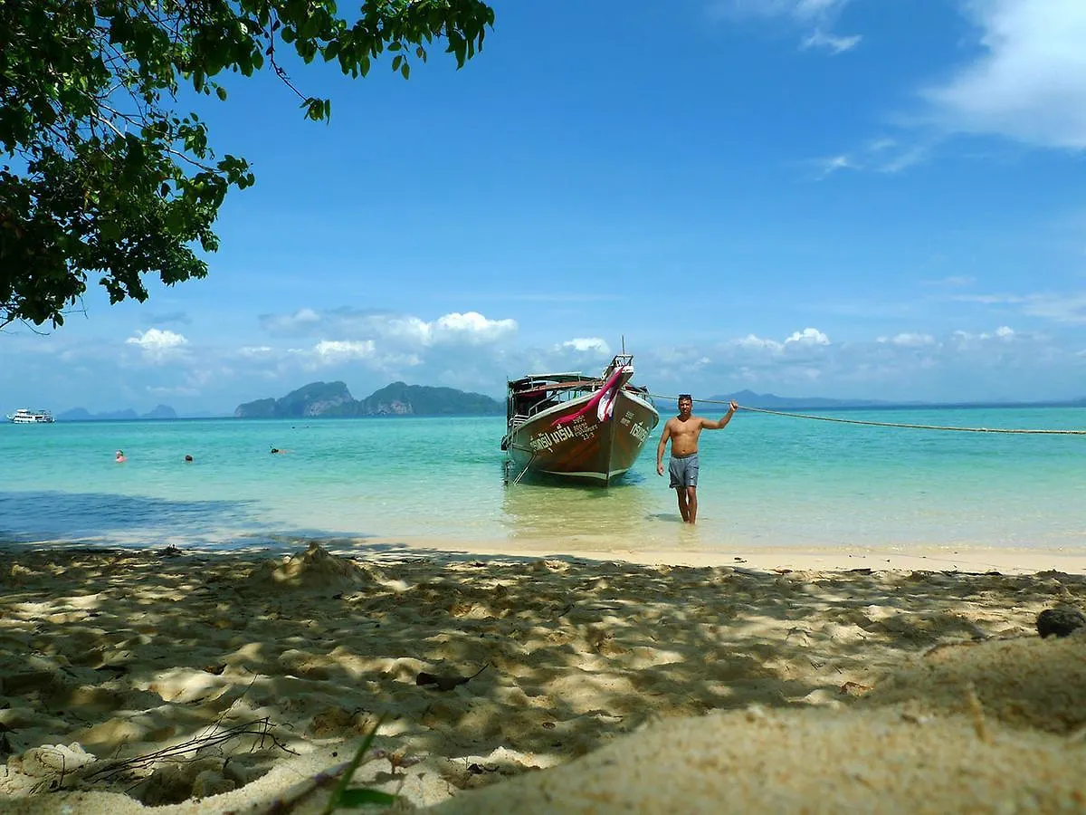 Baan Sri Lanta Sand Ko Lanta 2*,