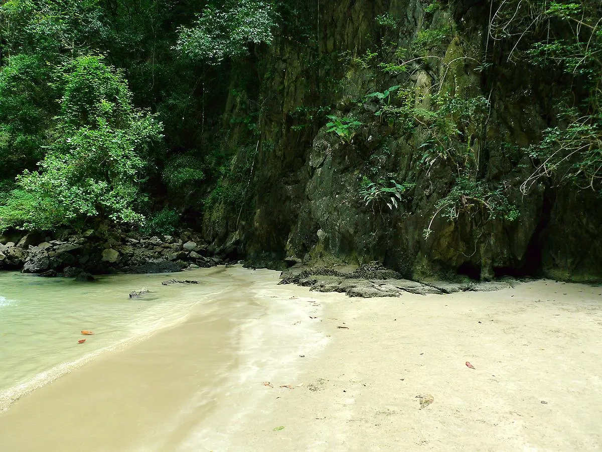 Baan Sri Lanta Sand Ко-Ланта 2*,